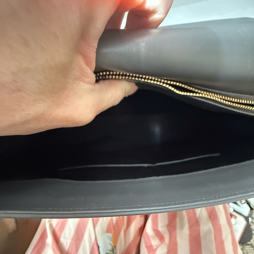 Saint Laurent Croc-Embossed Gray Bag - Picture 9 of 16